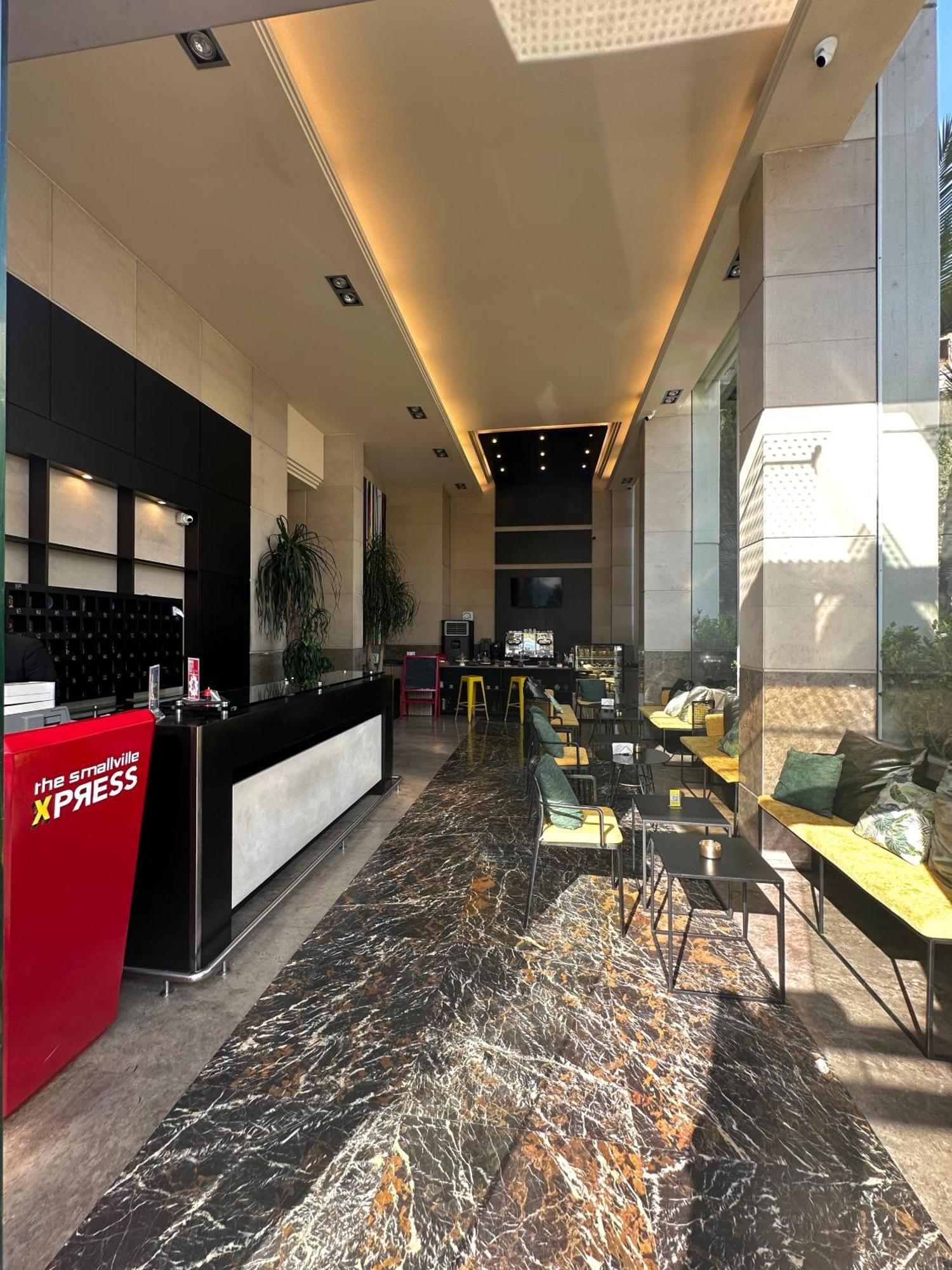 The Smallville Xpress Beirut Exterior foto